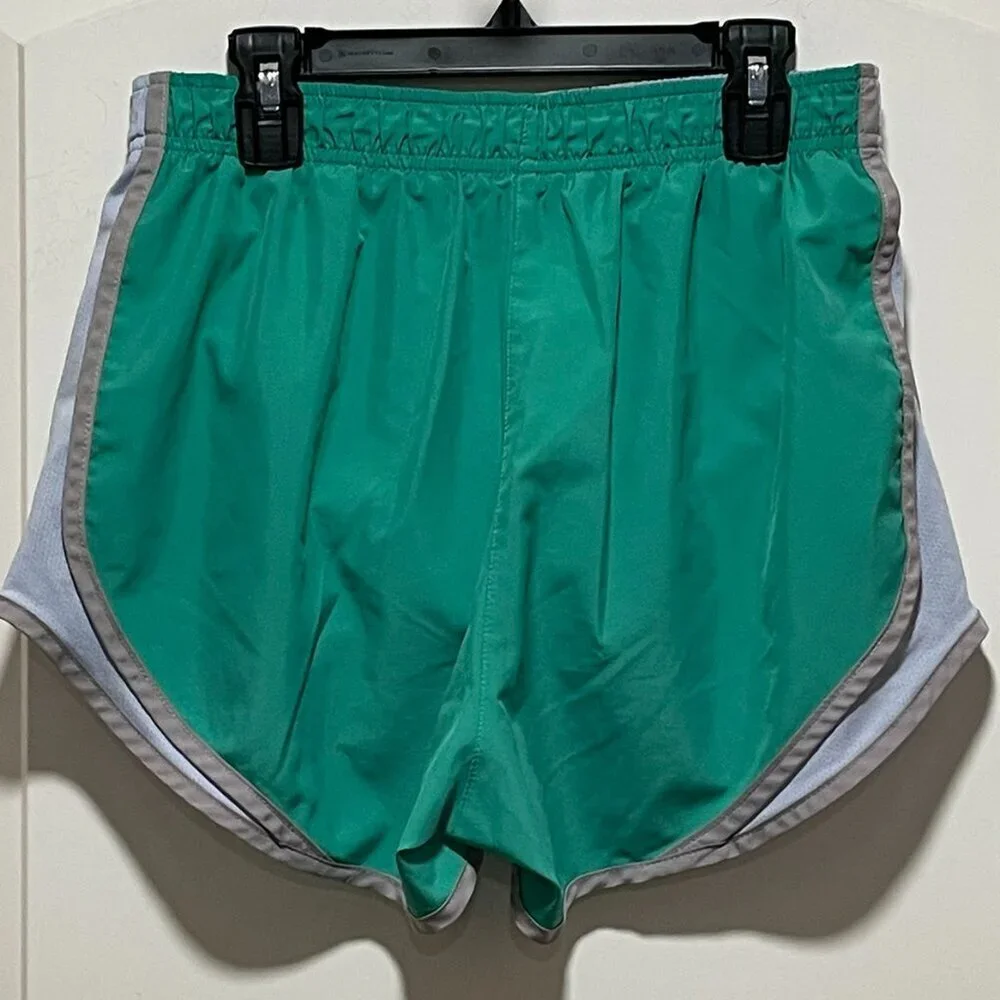 Love this color! Nike Tempo Womens Sz S 3